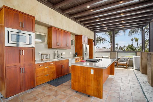1728 W Lewis St, San Diego CA: https://media.crmls.org/mediaz/2afcc61e-e97a-4d0d-9ed7-362513b7dd72.jpg