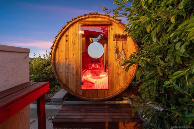 5745 Soledad Mountain Road, La Jolla CA: https://media.crmls.org/mediaz/2afcd1d1-cf37-453d-9b9f-ec99f0dee809.jpg