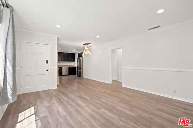 7048 Zelzah Avenue photo 7