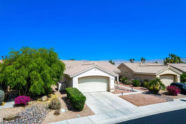 78902 Chardonnay Way, Palm Desert CA: https://media.crmls.org/mediaz/2afd5d9e-3599-4dc6-9044-be215a917fd4.jpg
