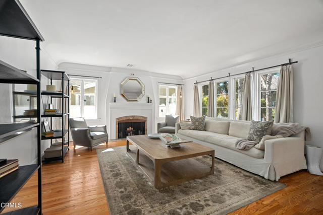 Detail Gallery Image 2 of 12 For 1374 Palm Ter, Pasadena,  CA 91104 - 2 Beds | 1 Baths