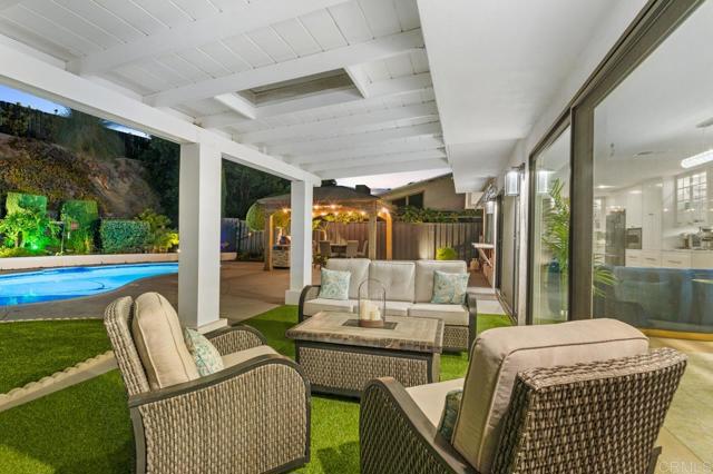Detail Gallery Image 13 of 48 For 3865 Cadden Way, San Diego,  CA 92117 - 4 Beds | 2/1 Baths