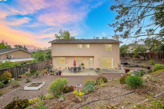 11868 Bloomington Way, Dublin CA: https://media.crmls.org/mediaz/2afe601f-c01c-4491-8b1d-c49a4f52a5cb.jpg
