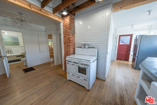 1801 Shell Avenue photo 8