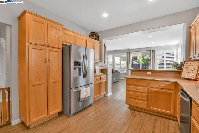 675 Merritt Ct, Discovery Bay CA: https://media.crmls.org/mediaz/2afea35f-c950-4c91-b336-c4aa317eb9aa.jpg
