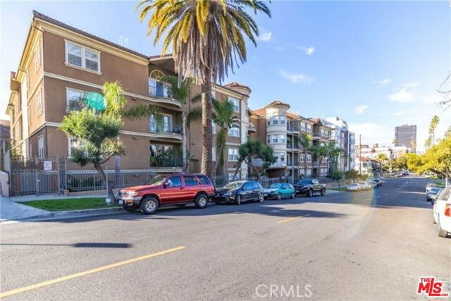 917 S New Hampshire Avenue, Los Angeles CA: https://media.crmls.org/mediaz/2afef901-32da-4558-bc47-fe19c42b55ae.jpg