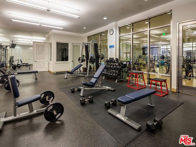 1041 E Glendon Avenue, Los Angeles CA: https://media.crmls.org/mediaz/2aff7340-40eb-4718-82e0-5c45b2641a5f.jpg