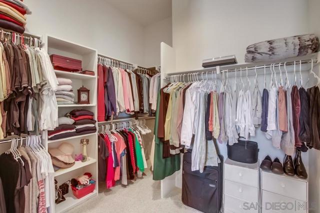 14190 Green Valley Ct, San Diego CA: https://media.crmls.org/mediaz/2aff769b-5623-4567-a025-7a2a69b310b3.jpg