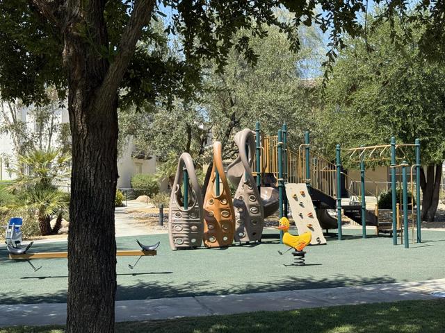 250 Paseo Bravo, Palm Desert CA: https://media.crmls.org/mediaz/2affdda2-2592-44d2-b9a3-ffb2b622bbaf.jpg