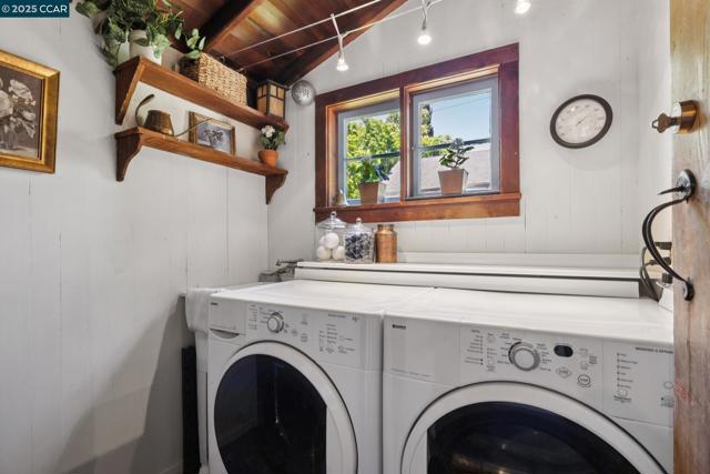 1611 Carmel Dr, Walnut Creek CA: https://media.crmls.org/mediaz/2b0028be-9f3e-4c8f-ac2c-096266d2cf9f.jpg