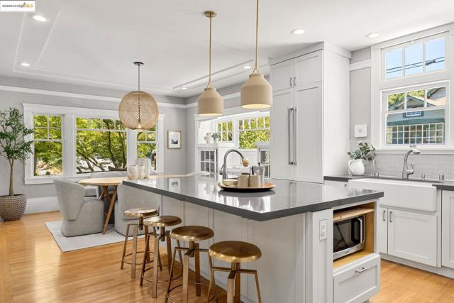 2842 Ashby Ave, Berkeley CA: https://media.crmls.org/mediaz/2b002ad8-6ee7-47e4-8789-7252df8a082d.jpg