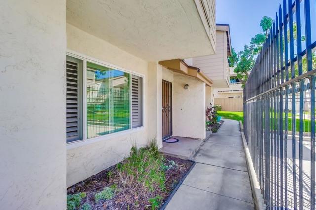 1737 Melrose Ave, Chula Vista CA: https://media.crmls.org/mediaz/2b006ef9-9ffd-47a5-92f4-9ed83331e46a.jpg