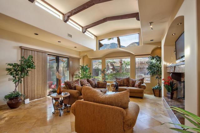 77170 Casa Del Sol, La Quinta CA: https://media.crmls.org/mediaz/2b0096cb-d2bf-46e5-a18c-7a23d74bcf96.jpg