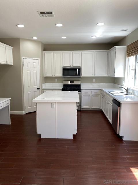 1162 Delano Court, Chula Vista CA: https://media.crmls.org/mediaz/2b00ba4e-c7b5-4cd8-8ba2-184ee1b6b94f.jpg
