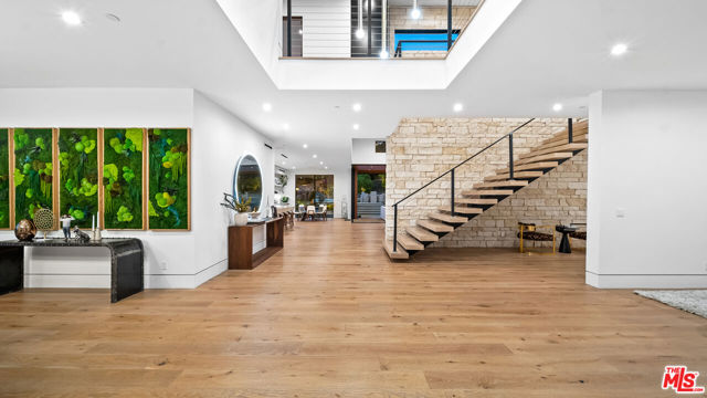18762 Wells Drive, Tarzana CA: https://media.crmls.org/mediaz/2b00ca43-f358-44c4-befd-1d3b37e243ce.jpg