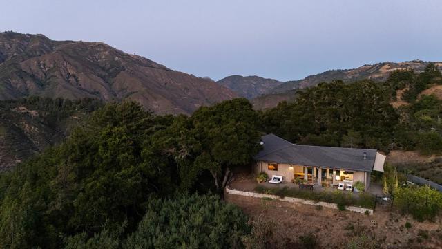 47320 Highway 1, Big Sur CA: https://media.crmls.org/mediaz/2b00fd51-8305-44fc-80d1-24ec8e9f390a.jpg