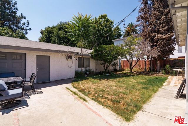 1807 N Van Ness Avenue, Los Angeles CA: https://media.crmls.org/mediaz/2b0129ff-e92b-4c71-a86c-9d0bcd494e42.jpg