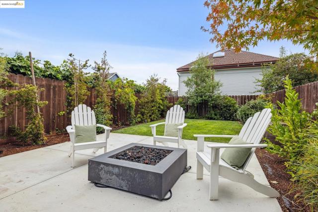 617 59th St, Oakland CA: https://media.crmls.org/mediaz/2b017c6f-2aac-4cfd-a0a1-9492d3047125.jpg