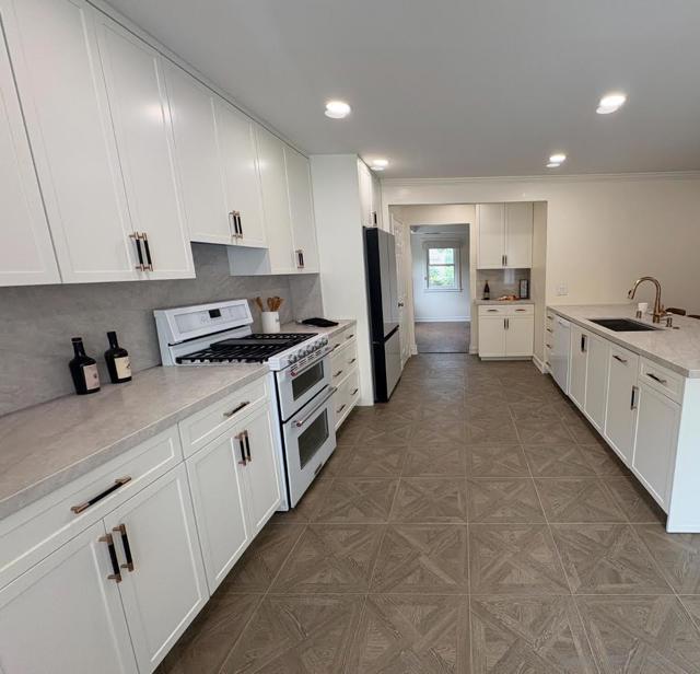 1709 Somerset Ave, Cardiff by the Sea CA: https://media.crmls.org/mediaz/2b01f36b-8216-4a43-b473-929bee2d15c6.jpg
