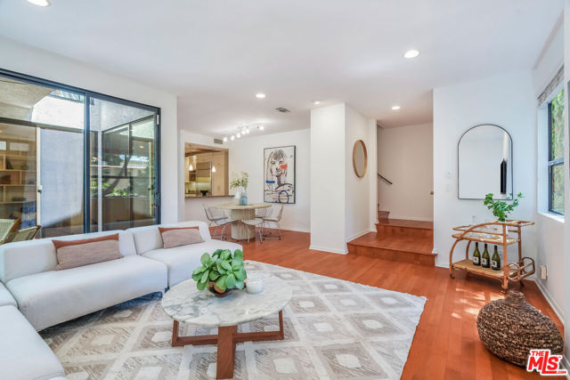 1119 23rd Street, Santa Monica CA: https://media.crmls.org/mediaz/2b01f989-7b05-446c-a0cb-e2a5bde0ca36.jpg