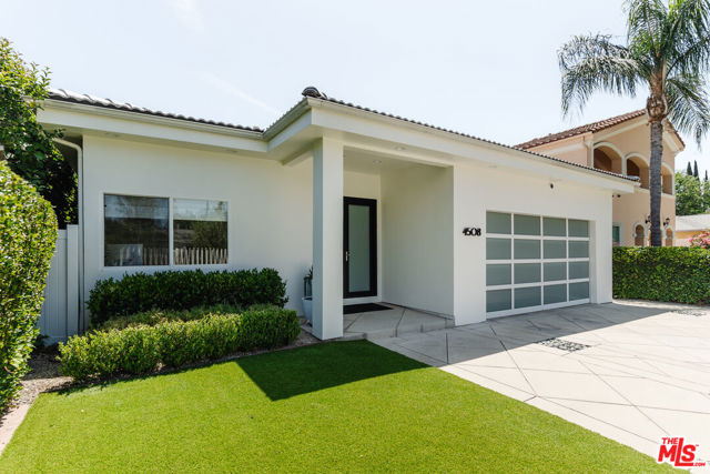 4508 Vesper Avenue, Sherman Oaks CA: https://media.crmls.org/mediaz/2b01fffd-675e-439d-ad54-28a2ad42ca09.jpg
