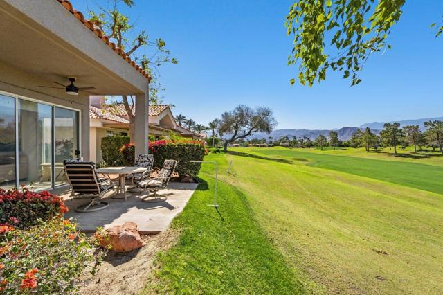 36 Colonial Drive, Rancho Mirage CA: https://media.crmls.org/mediaz/2b02728a-744c-4a04-8b6f-51cbed98337c.jpg