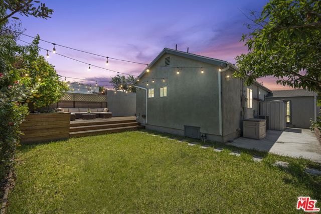 5711 W 18th Street, Los Angeles CA: https://media.crmls.org/mediaz/2b027be1-e200-4efd-a899-942245009ce1.jpg
