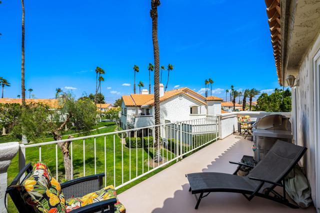 291 Vista Royale W Circle, Palm Desert CA: https://media.crmls.org/mediaz/2b029df2-3fd6-4ef2-af62-7157e889eff6.jpg