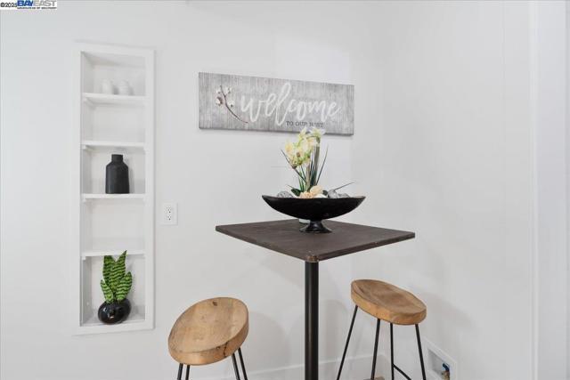 2082 Overhill Rd, Concord CA: https://media.crmls.org/mediaz/2b02e9dd-c07e-4677-a259-c3ecd4e5f32f.jpg