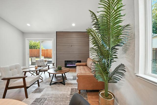 1190 Rio Norte Way, Sacramento CA: https://media.crmls.org/mediaz/2b0393d2-1902-4e95-8b93-fed20cafc0e2.jpg