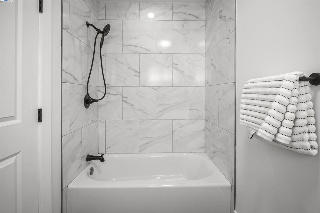 https://media.crmls.org/mediaz/2b03deae-8097-4794-ba27-998fa11d637b.jpg?preset=X-Large