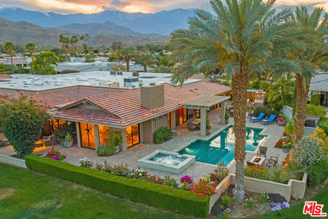 4 Trinity Court, Rancho Mirage CA: https://media.crmls.org/mediaz/2b040035-8eaf-4c1a-b049-59e6c015e9e5.jpg