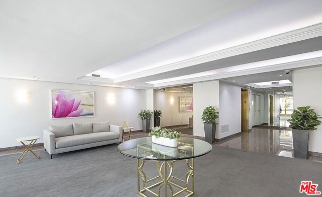 234 S Gale Drive, Beverly Hills CA: https://media.crmls.org/mediaz/2b04230d-5917-4a6a-8483-c28ab3a11dbd.jpg