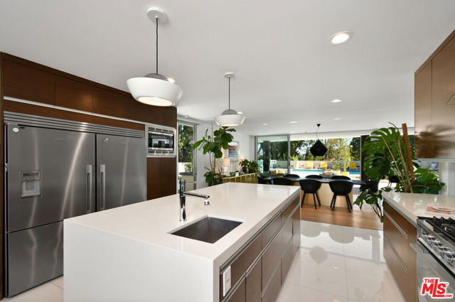 20150 Delita Drive, Woodland Hills CA: https://media.crmls.org/mediaz/2b049dfc-eef2-4209-87d4-7862b1e2442d.jpg