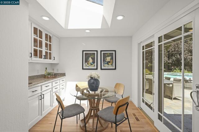 1023 White Gate Rd, Alamo CA: https://media.crmls.org/mediaz/2b0531ab-c4c7-4339-893a-8eb4697bfb3b.jpg