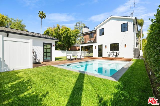 4153 Vantage Avenue, Studio City CA: https://media.crmls.org/mediaz/2b05381d-a99e-40a7-b619-1a87cbda45ea.jpg