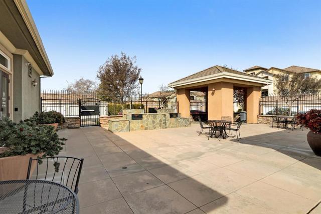 1360 Shady Lane, Turlock CA: https://media.crmls.org/mediaz/2b0580f8-aeb4-4f57-a750-f64a5206846d.jpg