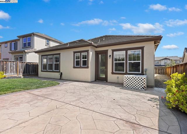 2453 Forino Dr, Dublin CA: https://media.crmls.org/mediaz/2b0591b9-c996-4813-8b90-36741320dffa.jpg