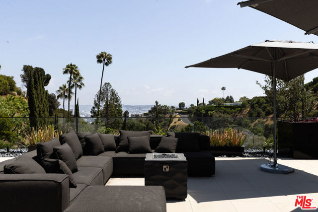 1488 Rising Glen Road, Los Angeles CA: https://media.crmls.org/mediaz/2b061bed-bb06-4c21-99b7-aee7d9910092.jpg