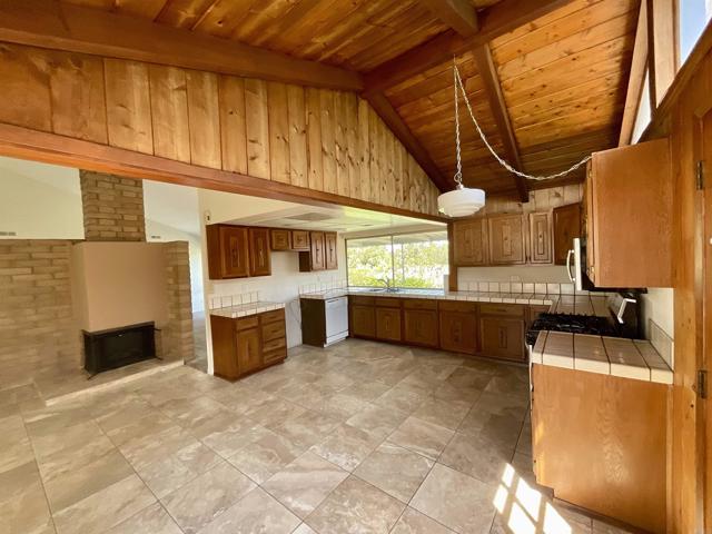3128 Governor Drive, San Diego CA: https://media.crmls.org/mediaz/2b067c34-ba7b-4cc2-9a1f-c632d2aa185a.jpg