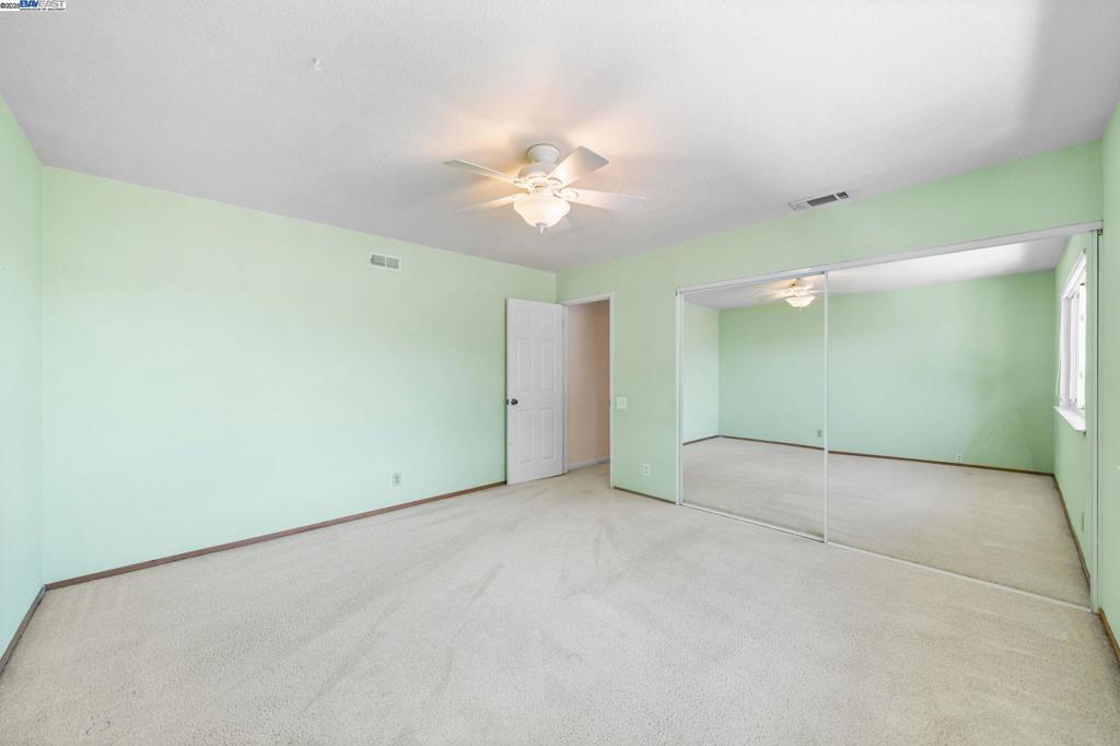 https://media.crmls.org/mediaz/2b06949d-637a-4ee0-9788-2f9c696c2cfc.jpg?preset=X-Large