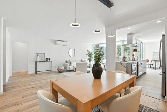 222 Quince St, San Diego CA: https://media.crmls.org/mediaz/2b06d717-2e2e-4991-b396-07363d1482cc.jpg