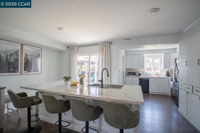 9 W Madill St, Antioch CA: https://media.crmls.org/mediaz/2b06ea50-5bc6-4a0d-8662-dd0267f00e2d.jpg