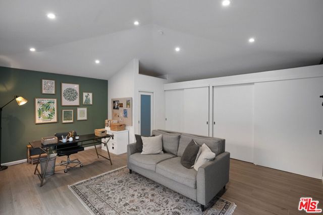 626 Pacific Street, Santa Monica CA: https://media.crmls.org/mediaz/2b070e2f-d93b-4cfe-b1e1-34dc76d19e3a.jpg