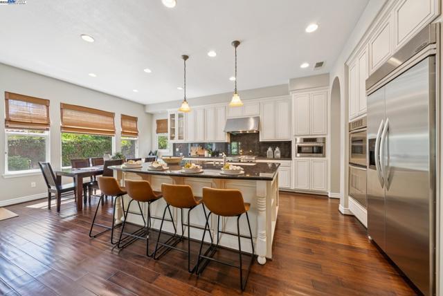 3633 Terrazzo Ct, Pleasanton CA: https://media.crmls.org/mediaz/2b0711e6-8374-4e69-b4dc-20d6eac95a2d.jpg