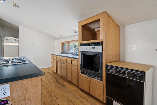 2592 Caballo Ranchero Dr, Diablo CA: https://media.crmls.org/mediaz/2b0728b5-be71-4f6a-9ffa-901659b475b3.jpg