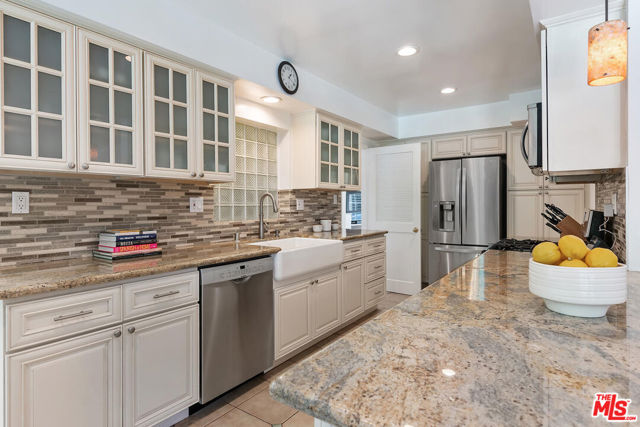 13155 Hartsook Street, Sherman Oaks CA: https://media.crmls.org/mediaz/2b075065-57cf-4d3e-b9d8-c6974ac4bcf9.jpg