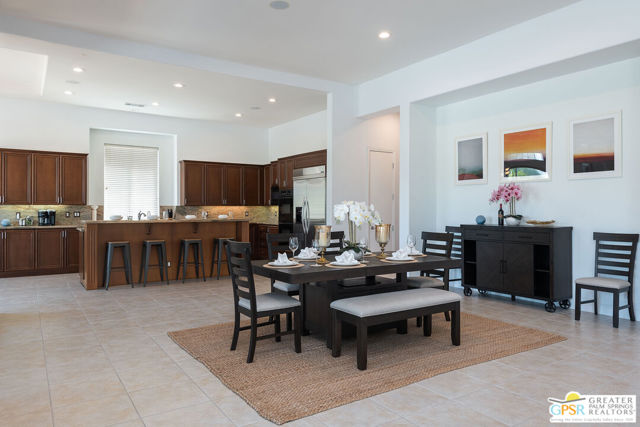 45 Vista Encantada, Rancho Mirage CA: https://media.crmls.org/mediaz/2b07f3b6-ed03-454e-93a4-a6d6ee94411a.jpg