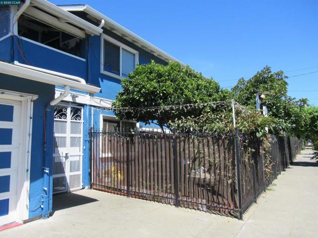 615 15Th St, Richmond CA: https://media.crmls.org/mediaz/2b083a51-7b12-44a2-b7b9-0899351e3871.jpg