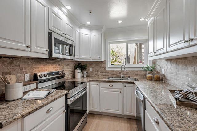 4016 Farm Hill Boulevard, Redwood City CA: https://media.crmls.org/mediaz/2b0865c9-b24f-48a4-b037-e5c09a3d976b.jpg